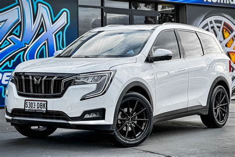 HUSSLA MOZ GLOSS BLACK .